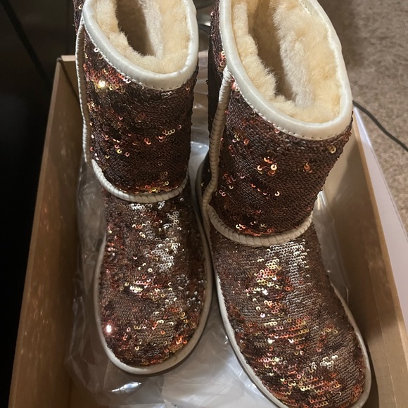 Sparkle Uggs like new - Picture 5 of 11
